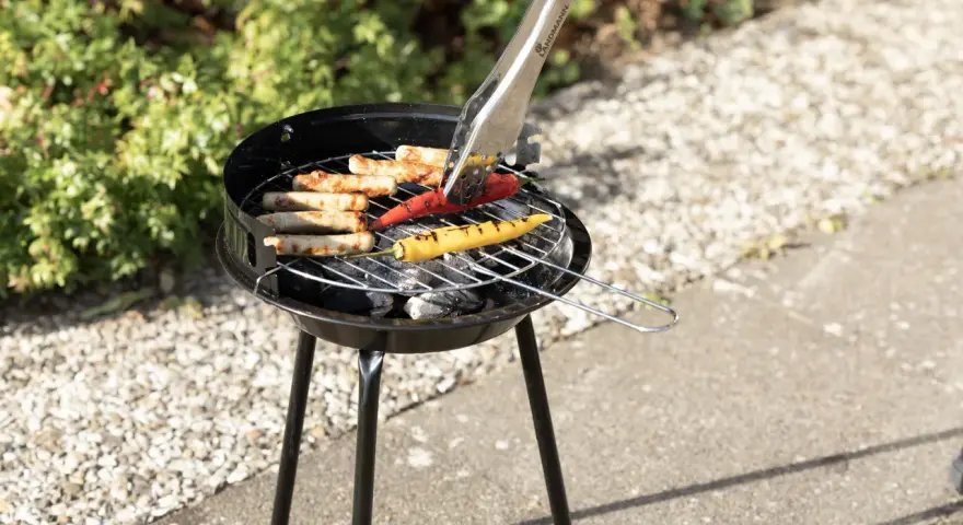 Grill węglowy: Wybierz idealny model i ciesz się smakiem na lata!