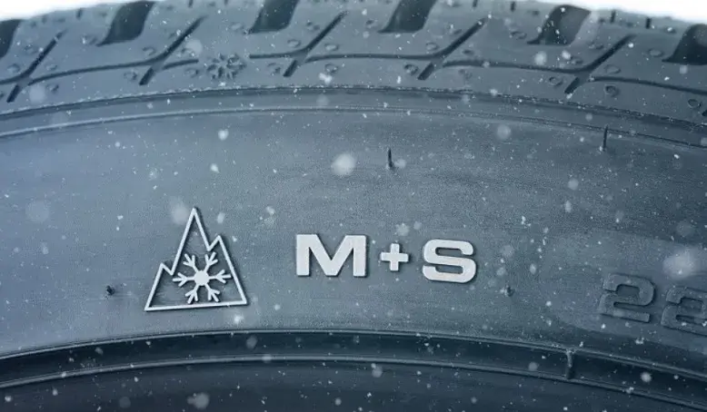 Jak rozpoznać opony wielosezonowe? Symbol 3PMSF i M+S