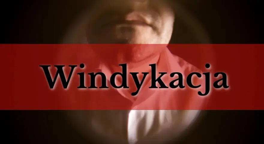 Mężczyzna w koszuli, na czerwonym tle napis "Windykacja". cdri windykacja.