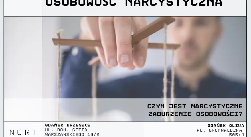 Dłoń trzyma sznurki marionetki, symbolizując kontrolę i zaburzenie osobowości.