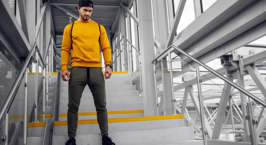 Jaka bluzka do spodni khaki? Odkryj idealne połączenia stylowe