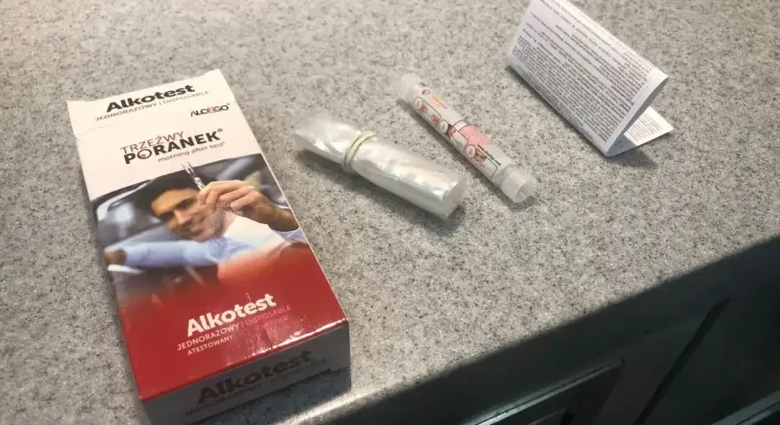 Alkomat na stacji benzynowej. Jednorazowy alkomat "Trzeźwy Poranek" i instrukcja.