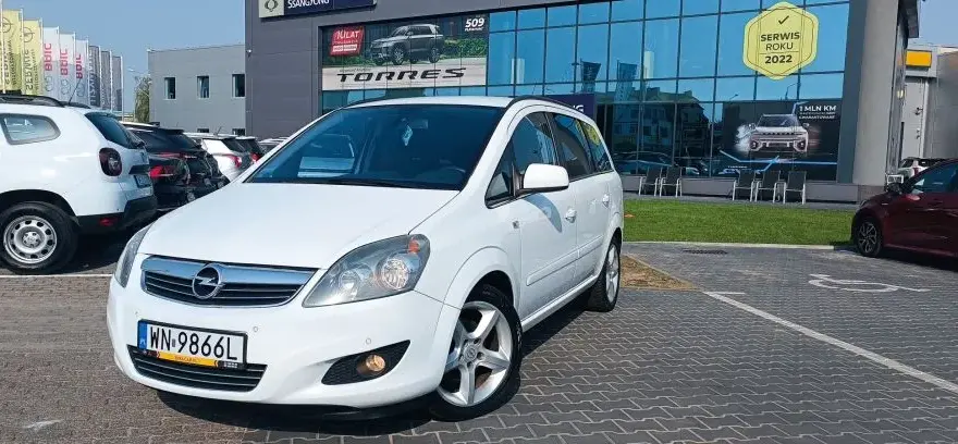 Pojemność baku Opel Zafira B – co musisz wiedzieć o paliwie?