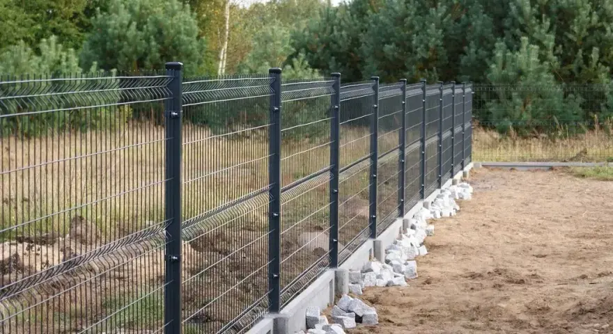 Ogrodzenie panelowe co ile słupki – uniknij błędów w montażu