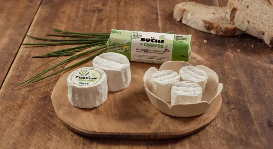 Fromages de chèvre bio : un crottin et une bûche. La "pression" c'est quoi ? C'est l'engagement pour une bio exigeante.