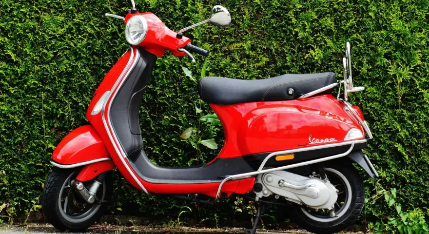 Skuter to motorower? Poznaj definicje i uniknij kar!