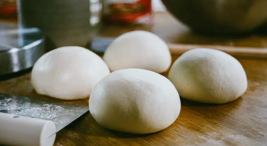 Domowa pizza bez wysiłku? Mroź ciasto na pizzę jak ekspert!