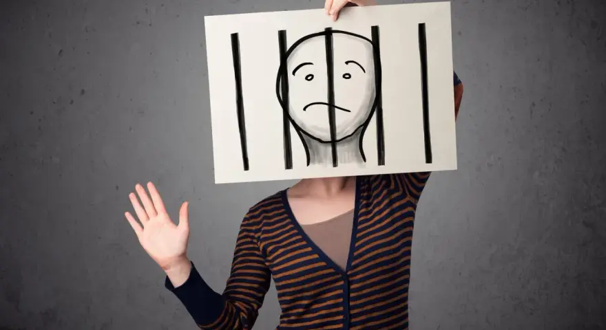 Jak postępować z paranoikiem, by nie stracić równowagi emocjonalnej