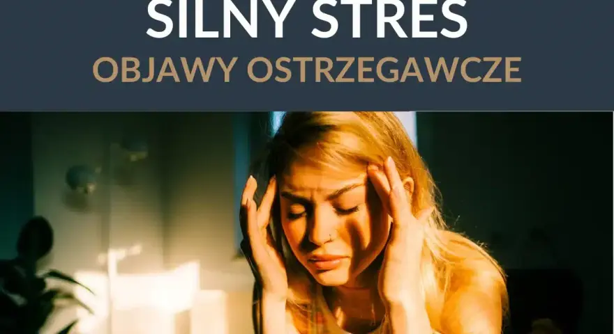 Kobieta zamyka oczy, trzymając się za skronie. Widać wyraźne objawy silnego stresu, takie jak napięcie i ból głowy.