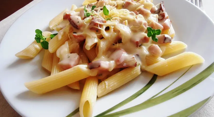 Szybkie i smaczne dania z makaronem penne, które zachwycą każdego