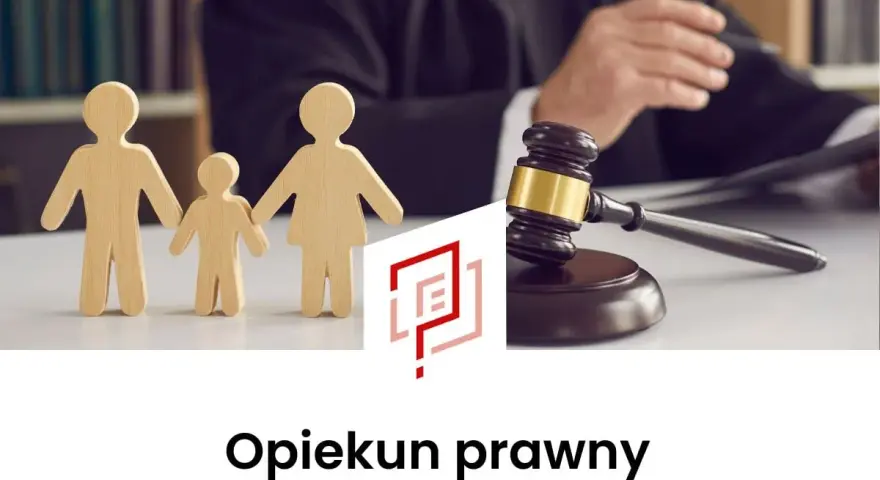 Drewniane figurki rodziny, młotek sędziowski i sędzia w todze.