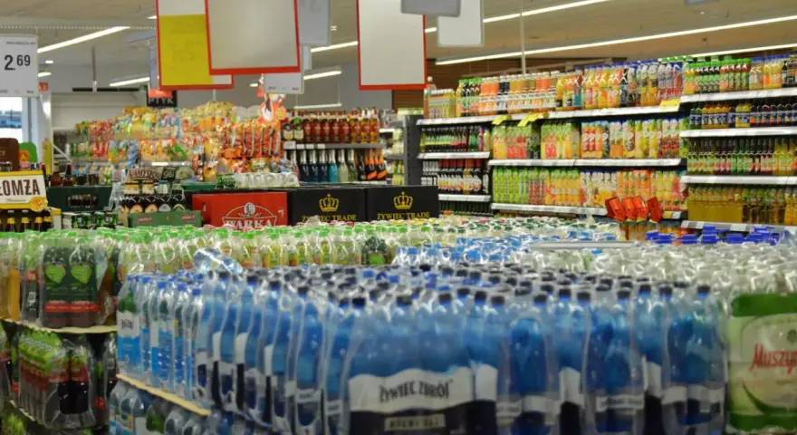 Znane marki napojów: odkryj, które są najpopularniejsze w Polsce