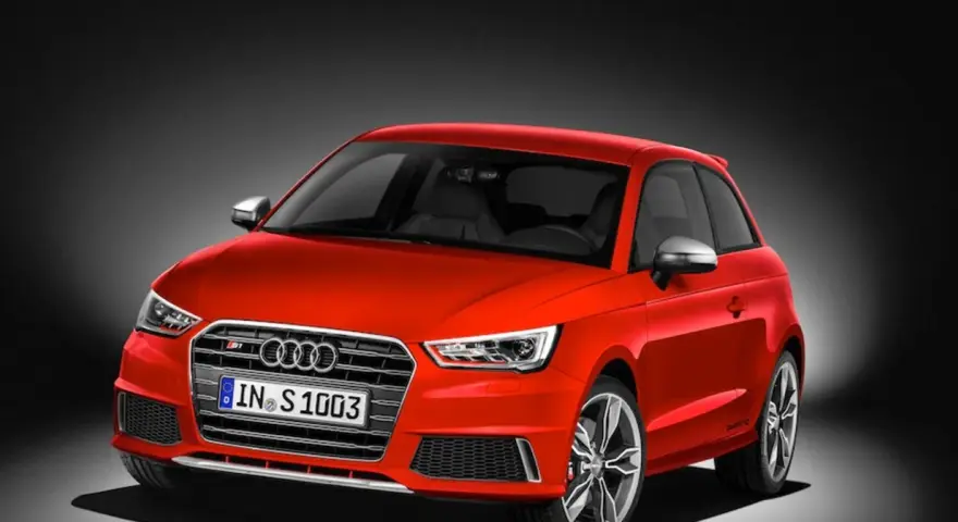 Czerwony Audi S1 z przodu, z tablicą rejestracyjną IN S 1003.