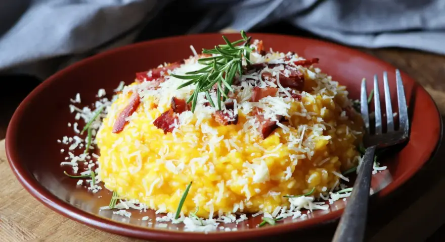 Jaki ser do risotto? Odkryj najlepsze opcje, które zachwycą smakiem