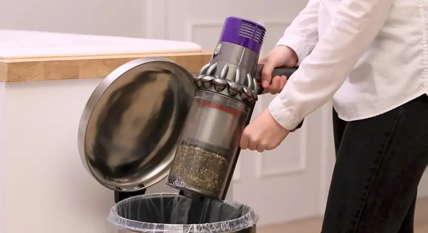 Dyson V11: Jak wyczyścić filtr krok po kroku? Poradnik