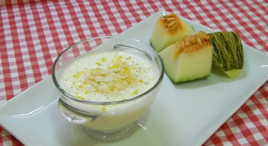La sopa de melón con yogur perfecta: trucos y receta fácil