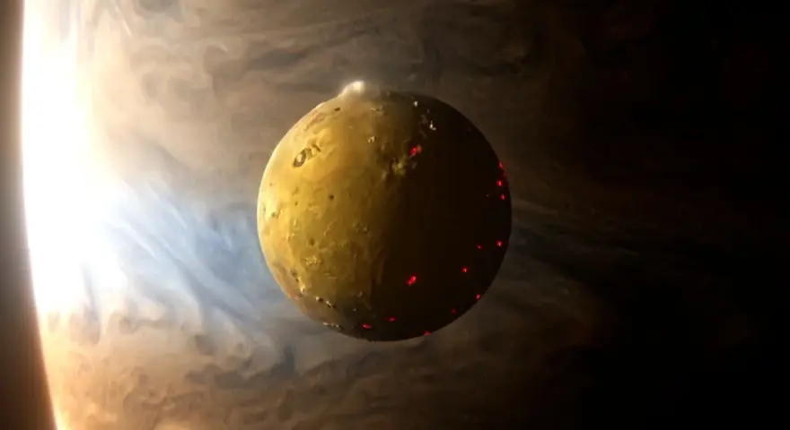 Aktywny wulkaniczny księżyc Io, część kolekcji planet metal, świeci czerwonymi punktami na tle wirującego Jowisza.