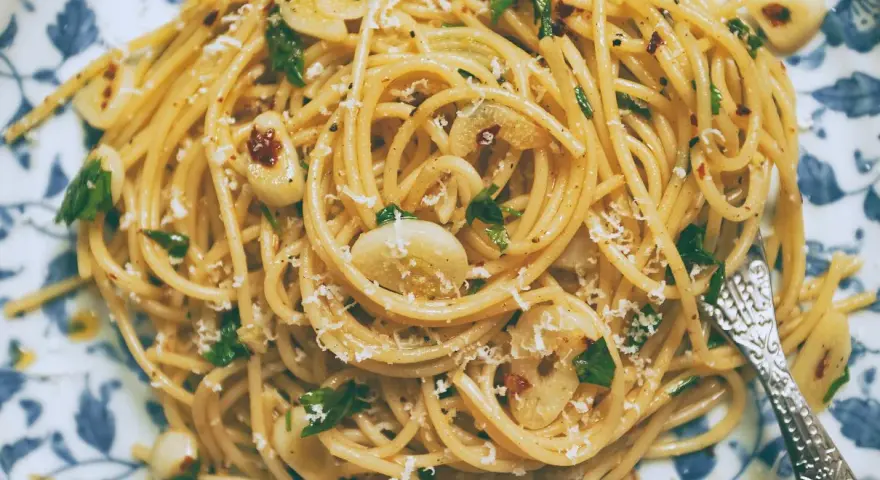 Spaghetti z chili: Klasyka i wariacje. Jak zrobić idealne?