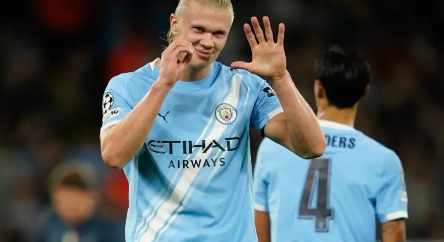 Erling Haaland, el jugador con más Champions, celebra un gol con el Manchester City.