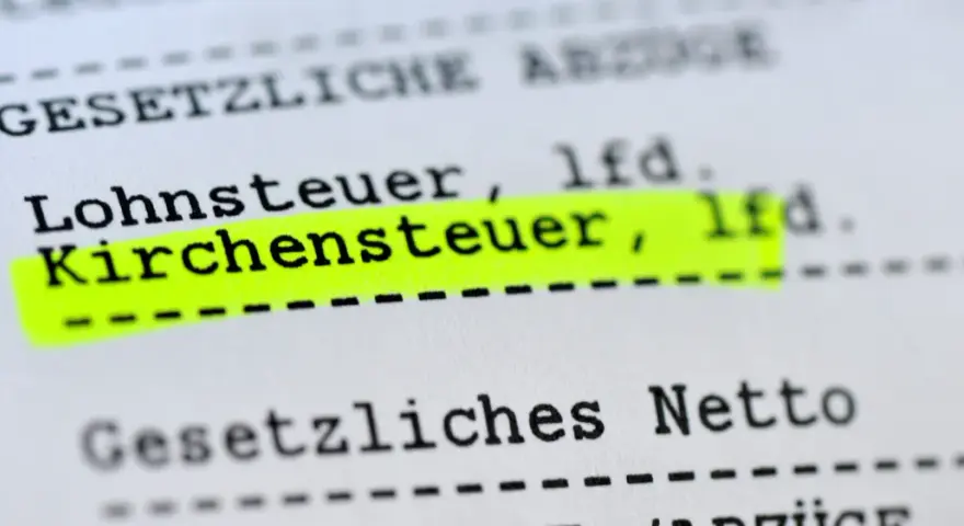 Textauszug mit hervorgehobener Kirchensteuer. Der Austritt aus der Kirche hat steuerliche Folgen, die hier aufgeführt sind.