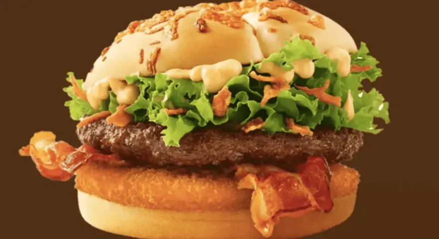 Burger Drwala: 915 kcal. Jak go jeść i nie żałować?
