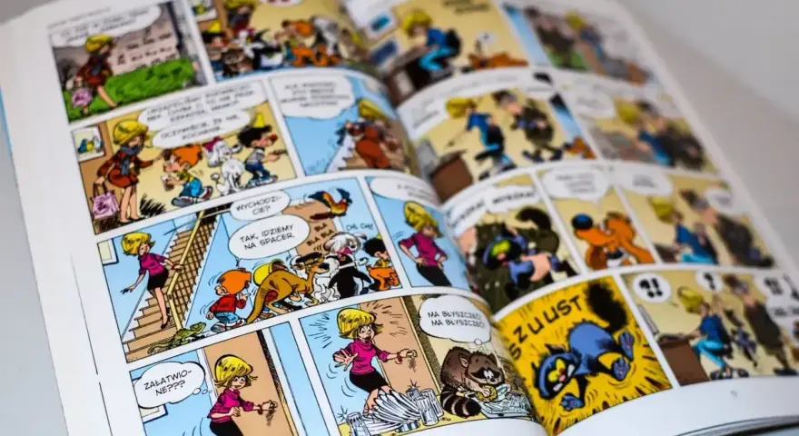 Kolorowe panele z życia bohaterów, idealne pierwsze komiksy dla dzieci. Wesołe przygody, zwierzęta i mnóstwo śmiechu.