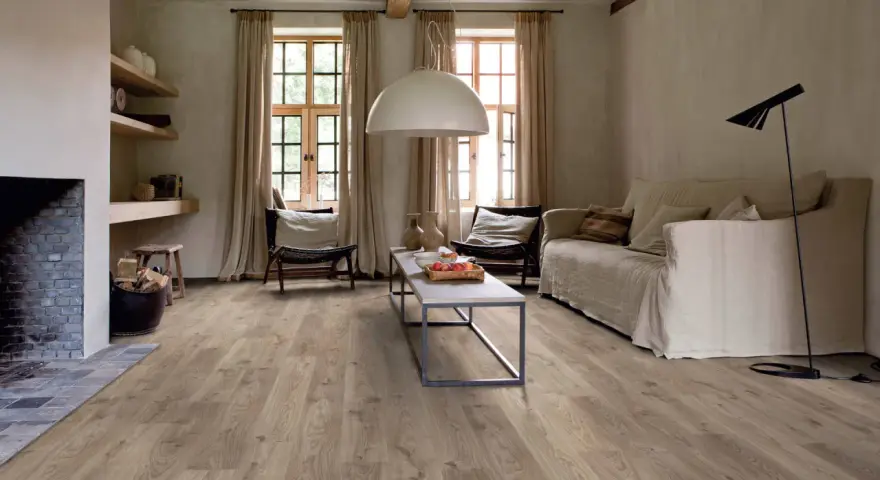 Jakie panele do salonu? Wybierz idealne: laminat, winyl, trendy!
