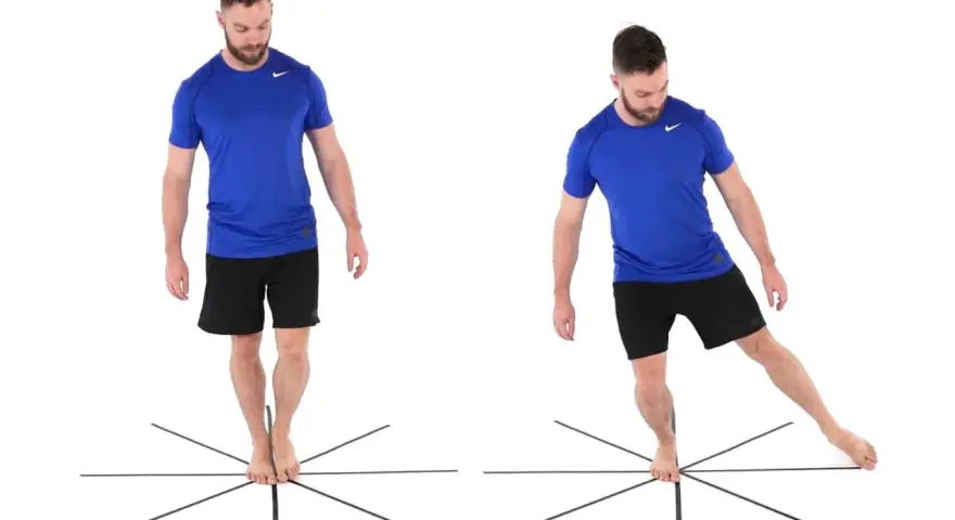 Homme effectuant un exercice de renforcement du genou, en déplaçant son pied sur une étoile de direction pour améliorer l'équilibre et la stabilité.