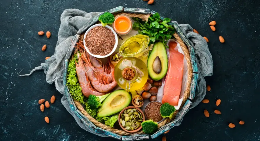 Krewetki, łosoś, awokado, siemię lniane, pestki dyni, orzechy i oleje to źródła omega-6.