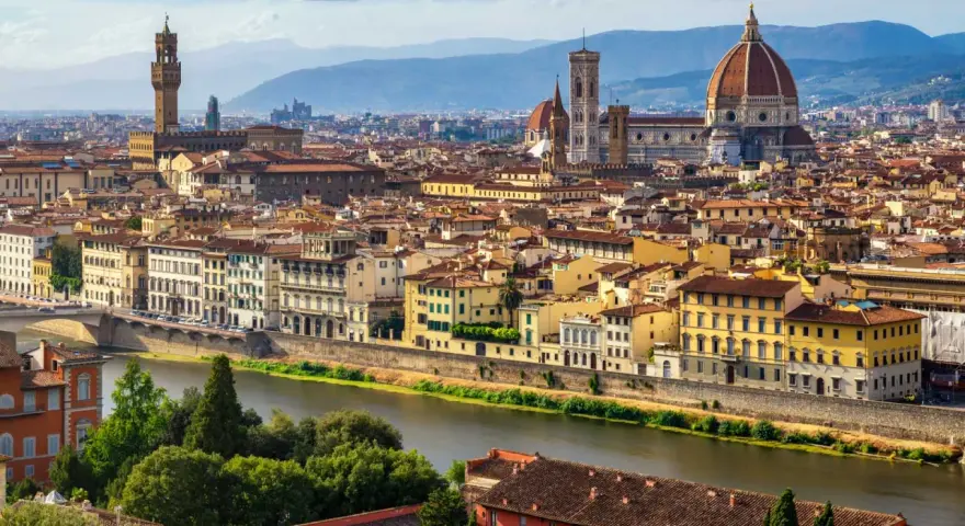 Florence skyline with the Arno River, featuring the Duomo and Palazzo Vecchio, iconic landmarks near the Uffizi Gallery and Accademia.