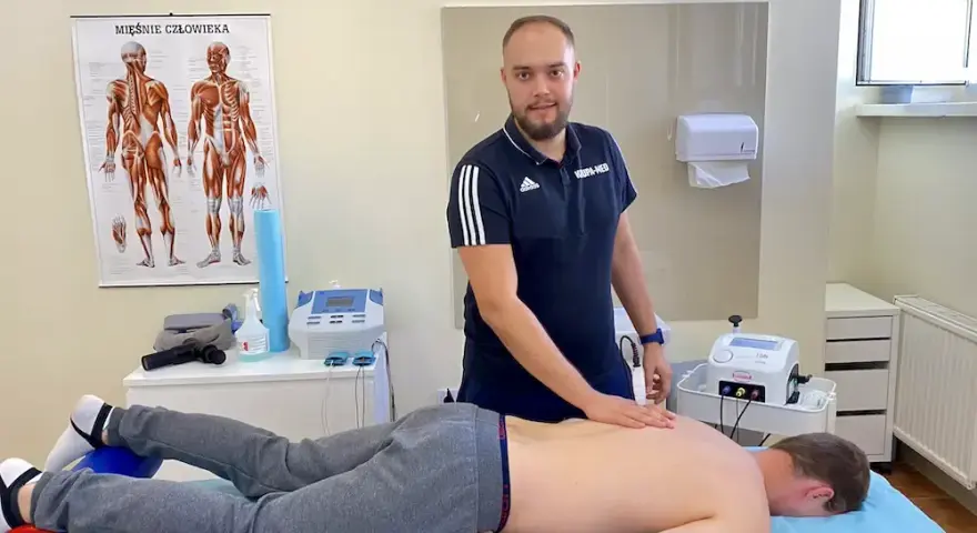 Czy fizjoterapeuta może wystawić zwolnienie z wf? Prawda o uprawnieniach