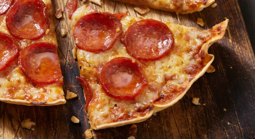 Jak zrobić pizzę z tortilli w 15 minut – szybki i smaczny przepis