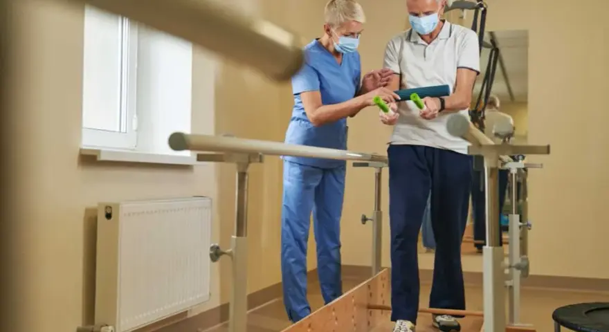 Szybka rehabilitacja NFZ Łódź: Jak skrócić kolejki przy Piotrkowskiej?