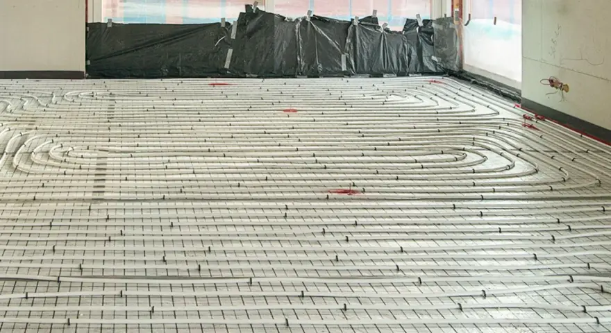 Jastrych pod ogrzewanie podłogowe: Cement czy anhydryt? Jak wybrać?