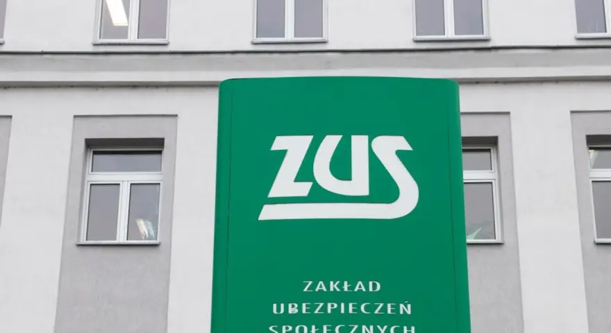 Emerytura brutto czy netto z ZUS? Rozszyfruj decyzję i oblicz!