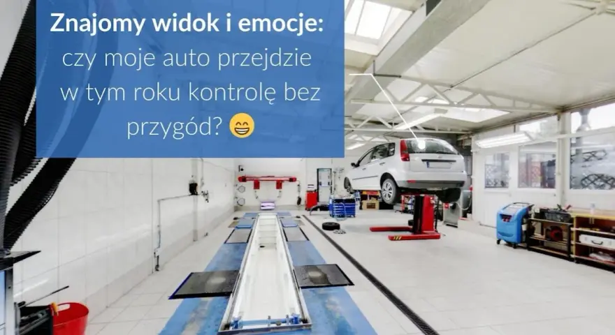 Warsztat samochodowy z podniesionym autem na podnośniku. Zastanawiasz się, ile trwa przegląd samochodu? Spokojnie, wszystko będzie dobrze!