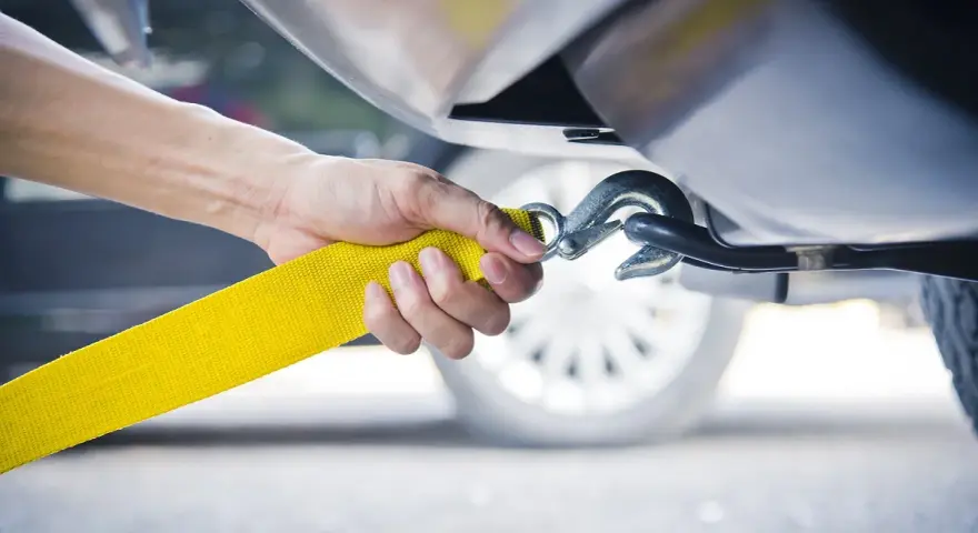 Jak holować automat? Bezpieczne zasady i unikanie uszkodzeń