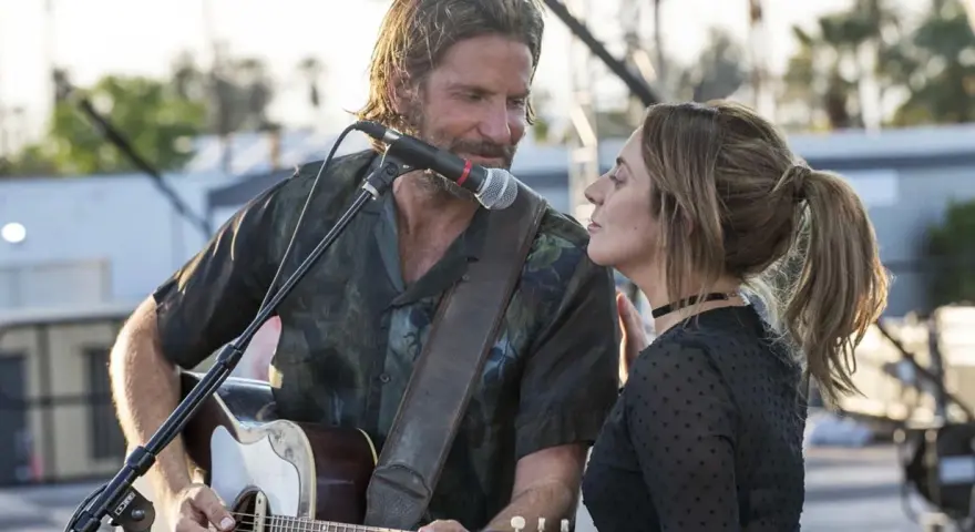 Bradley Cooper i Lady Gaga wykonują utwory z filmu "Narodziny gwiazdy".