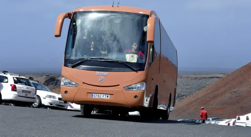 Autobus czy autokar? Rozwiewamy dylemat: różnice, przeznaczenie, wybór