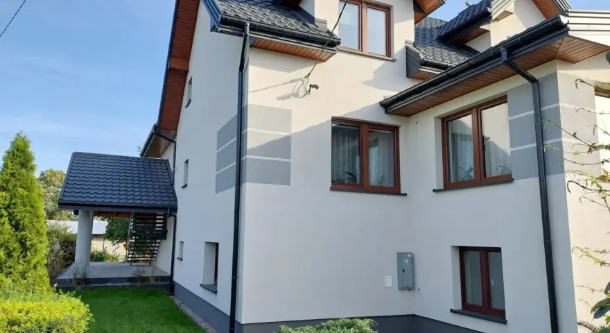 Grafitowy dach: Jaki kolor elewacji? Odkryj sekrety wyboru!