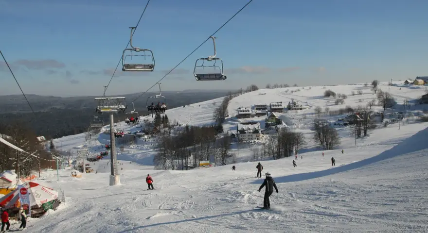 Cennik skipassów Zakopane: Jak zaplanować budżet na narty i oszczędzić?