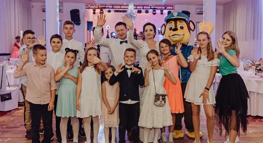 Ile kosztuje animator dla dzieci na weselu? Sprawdź ceny i oferty
