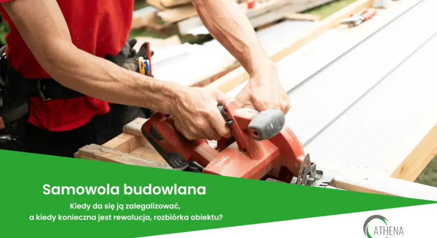 Ręce majstra tną piłą materiał budowlany. Temat: kara za samowolę budowlaną.