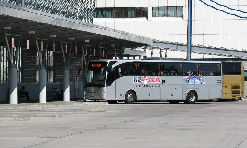 Neobus Wrocław: Gdzie dokładnie odjeżdża? Pełny przewodnik!