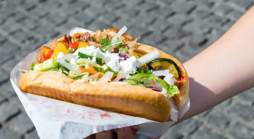 Ile kalorii ma duży kebab? Rozkładamy go na czynniki pierwsze!