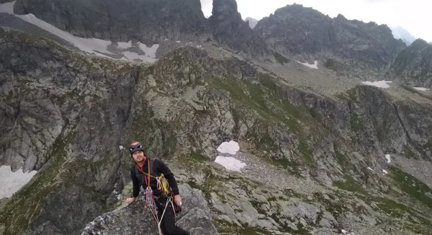 Wspinacz w Tatrach, wspinaczka to wyzwanie. Jak zostać taternikiem? Tu zaczyna się przygoda.