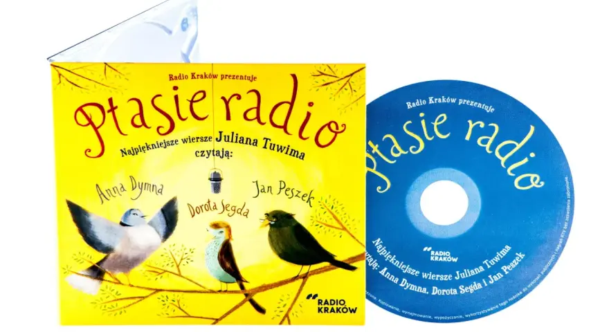 Okładka płyty CD i sama płyta z ilustracją ptaków i napisem "Ptasie radio".