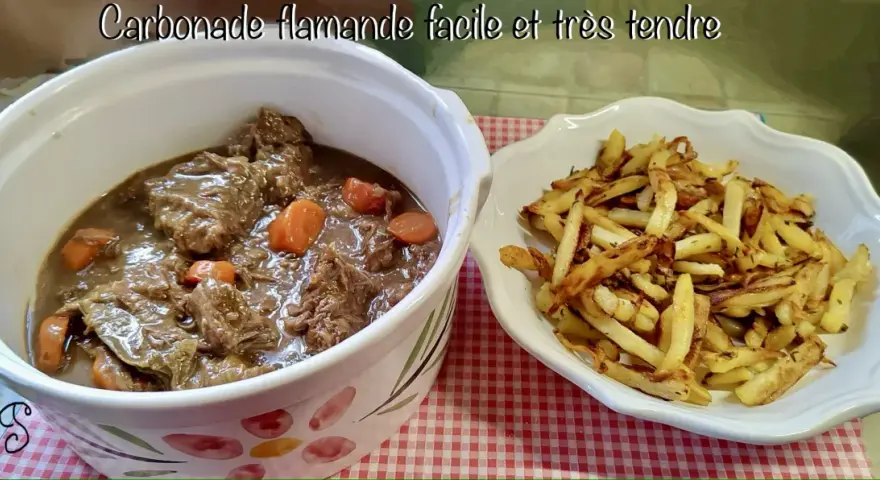 Carbonade flamande Cookeo, un plat mijoté et tendre, servi avec des frites dorées. Un délice réconfortant.