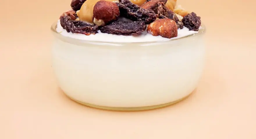 Jogurt proteinowy dla kogo? Odkryj korzyści dla sportowców i dzieci
