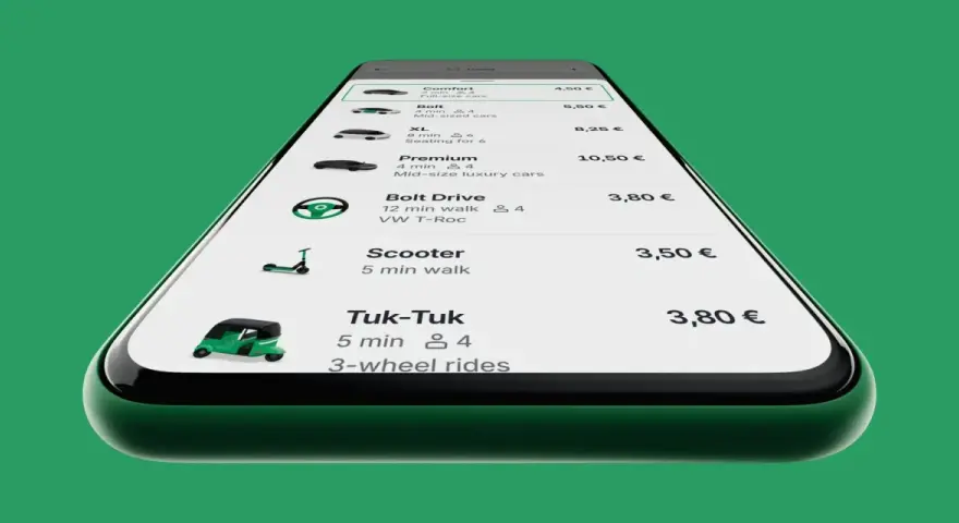 Die Bolt App zeigt verschiedene Fahroptionen: Autos, Roller und Tuk-Tuks. So funktioniert Bolt Taxi.